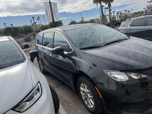 2022 Chrysler Voyager LX