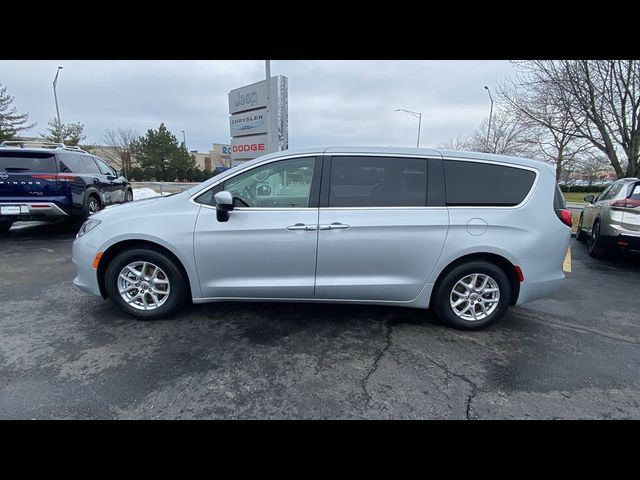 2022 Chrysler Voyager LX