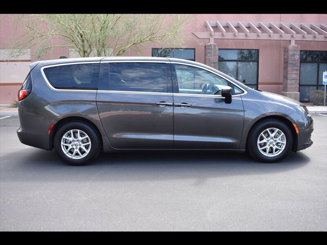 2022 Chrysler Voyager LX