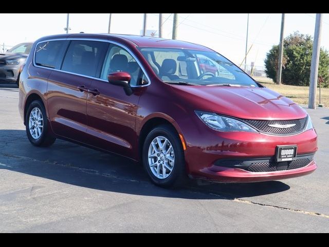 2022 Chrysler Voyager LX