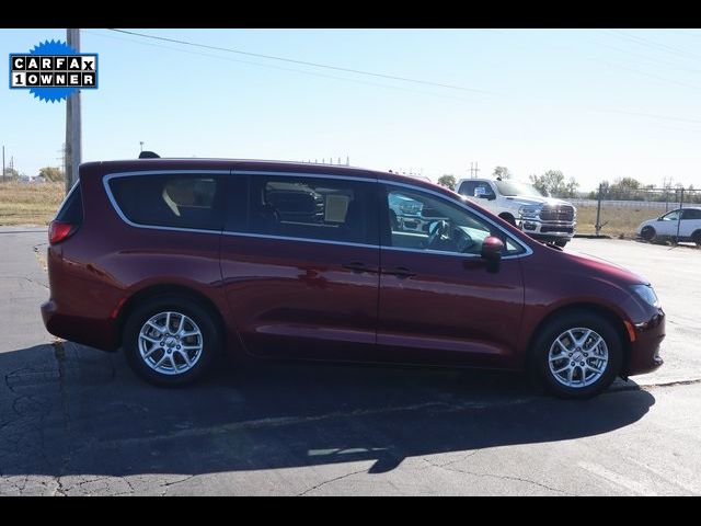 2022 Chrysler Voyager LX