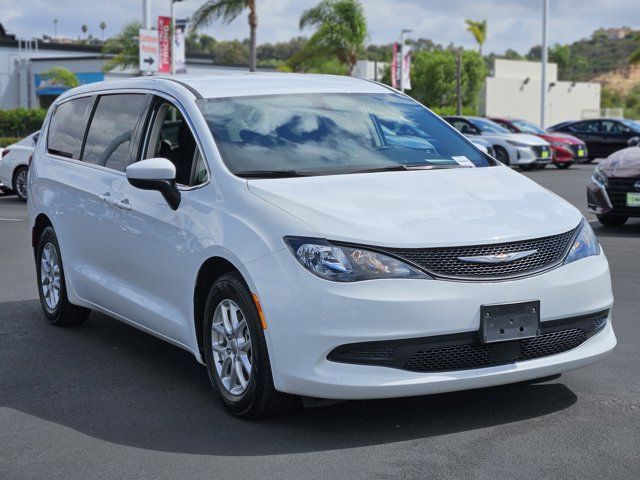 2022 Chrysler Voyager LX