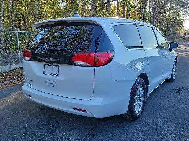 2022 Chrysler Voyager LX