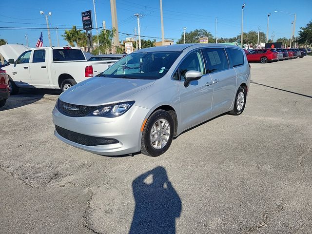 2022 Chrysler Voyager LX