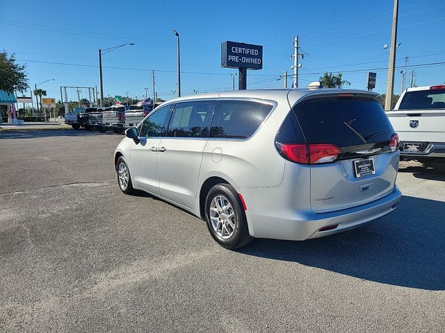 2022 Chrysler Voyager LX