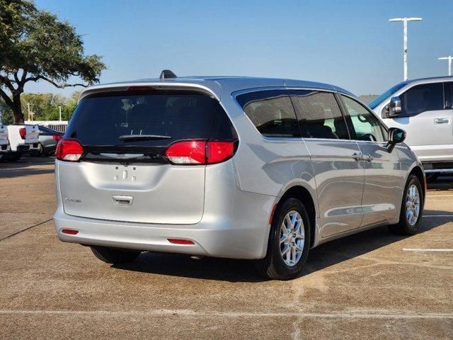 2022 Chrysler Voyager LX