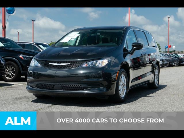 2022 Chrysler Voyager LX