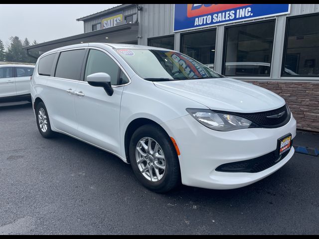 2022 Chrysler Voyager LX