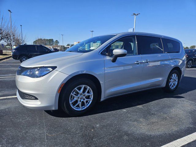 2022 Chrysler Voyager LX