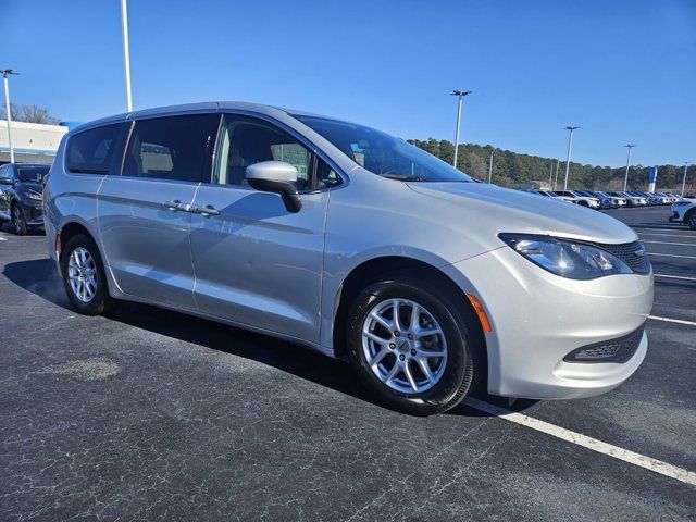 2022 Chrysler Voyager LX