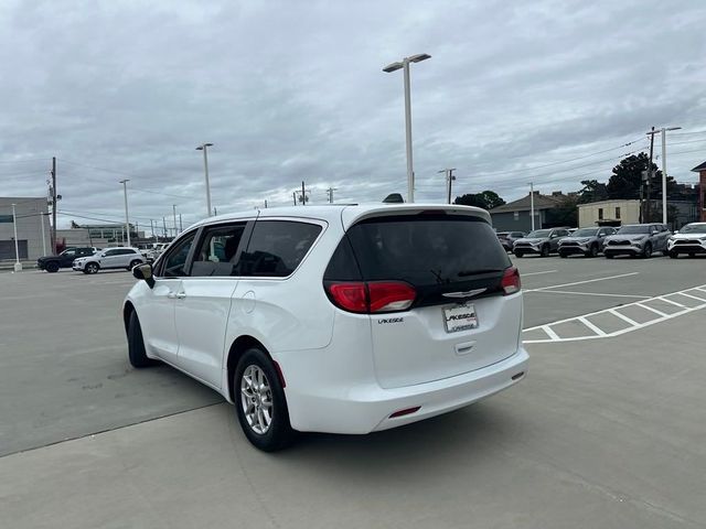 2022 Chrysler Voyager LX