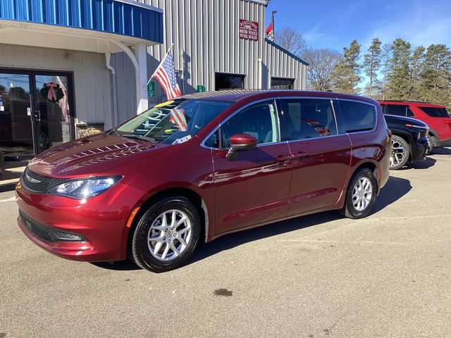 2022 Chrysler Voyager LX