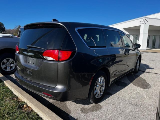 2022 Chrysler Voyager LX