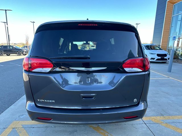 2022 Chrysler Voyager LX