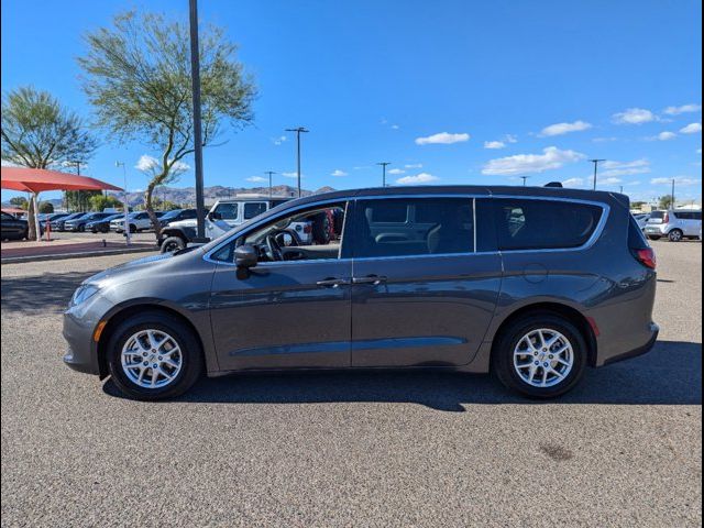 2022 Chrysler Voyager LX