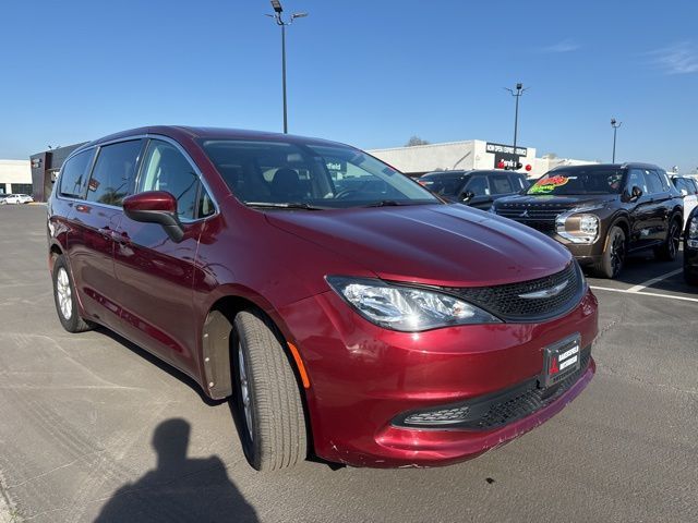 2022 Chrysler Voyager LX