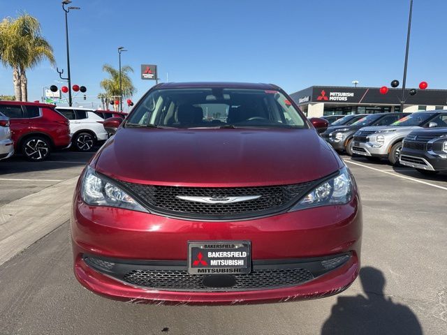 2022 Chrysler Voyager LX