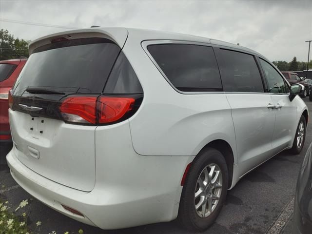 2022 Chrysler Voyager LX