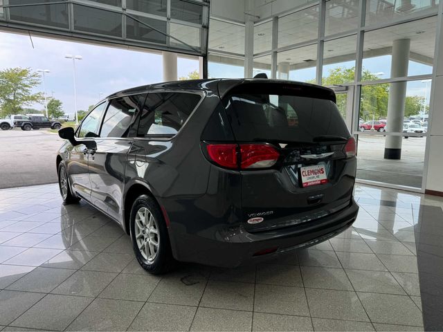 2022 Chrysler Voyager LX