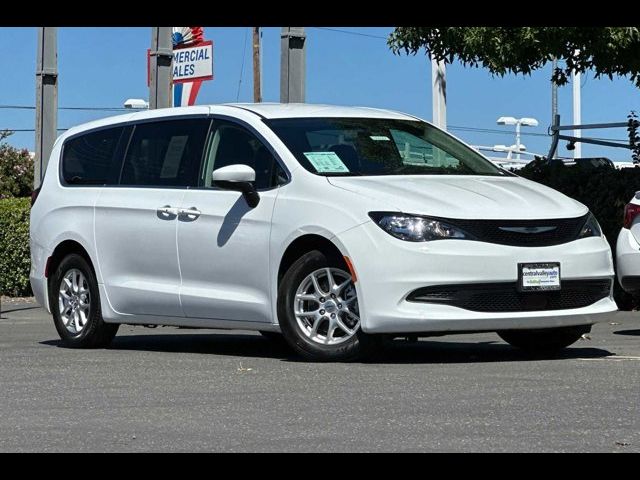 2022 Chrysler Voyager LX