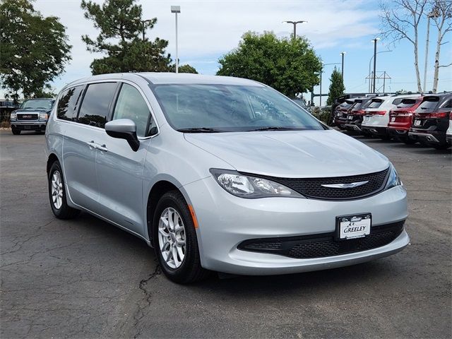 2022 Chrysler Voyager LX