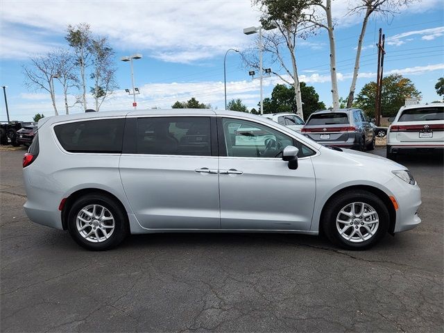 2022 Chrysler Voyager LX