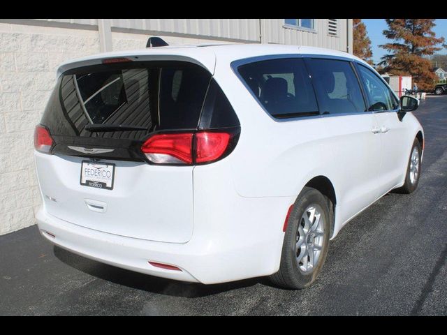 2022 Chrysler Voyager LX