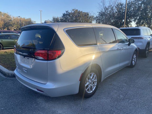 2022 Chrysler Voyager LX