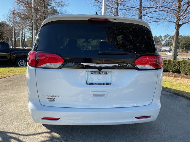 2022 Chrysler Voyager LX