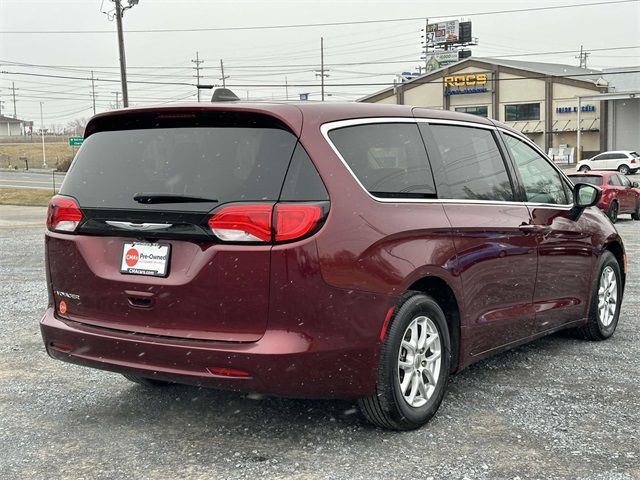 2022 Chrysler Voyager LX