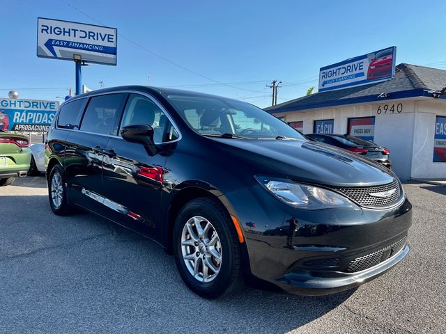 2022 Chrysler Voyager LX