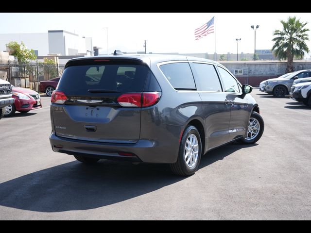 2022 Chrysler Voyager LX