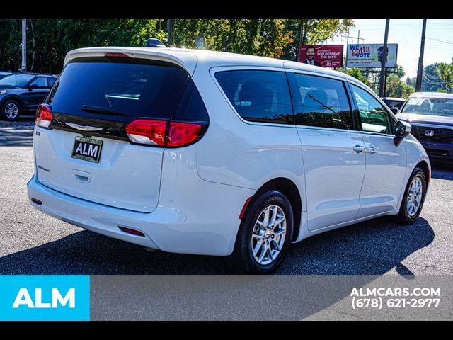 2022 Chrysler Voyager LX