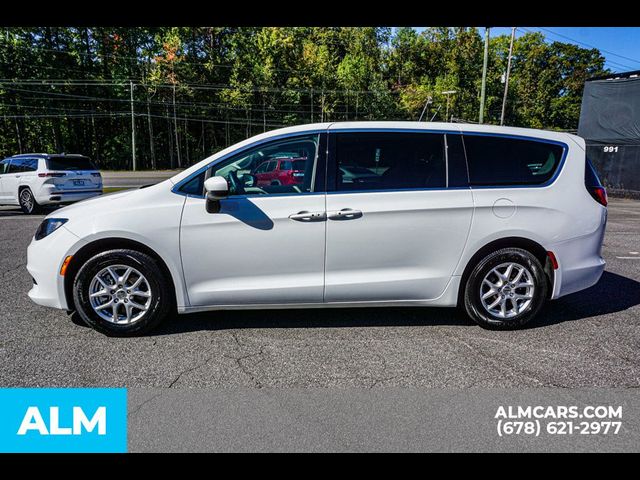 2022 Chrysler Voyager LX