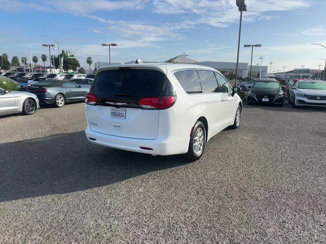 2022 Chrysler Voyager LX