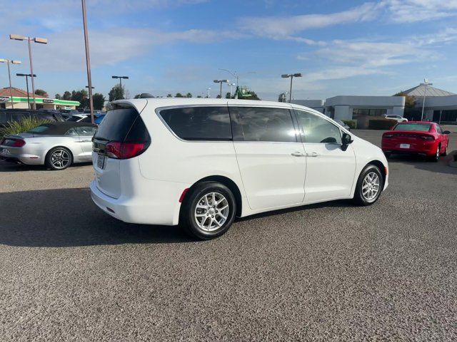 2022 Chrysler Voyager LX