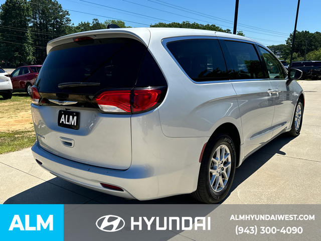 2022 Chrysler Voyager LX