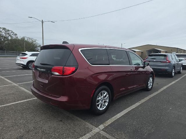 2022 Chrysler Voyager LX