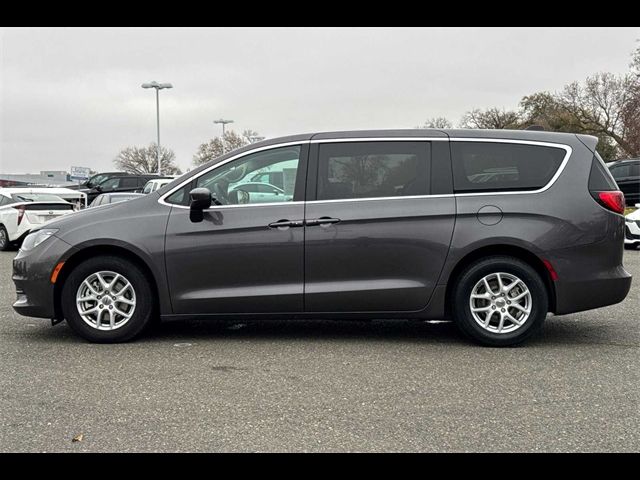 2022 Chrysler Voyager LX