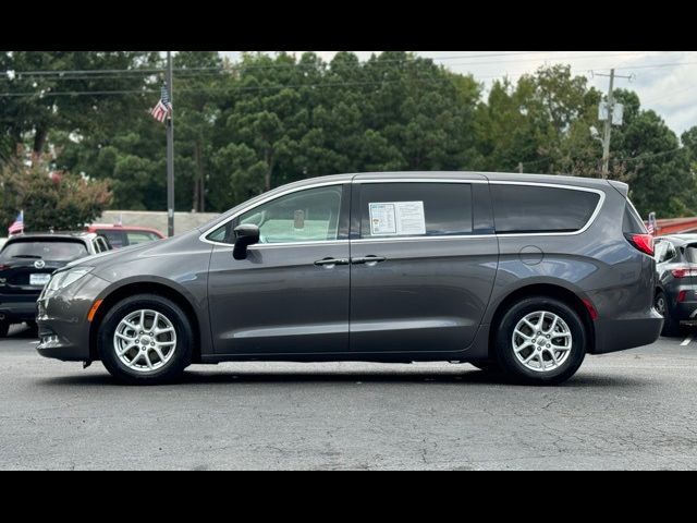 2022 Chrysler Voyager LX