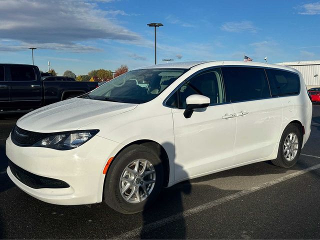 2022 Chrysler Voyager LX