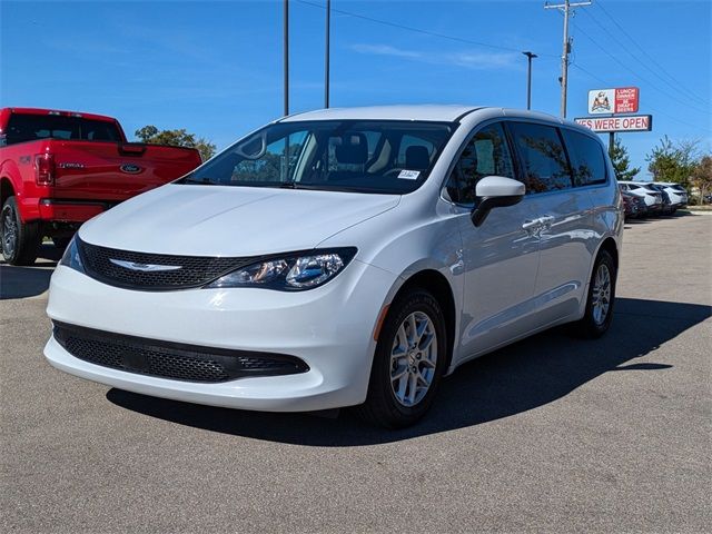 2022 Chrysler Voyager LX