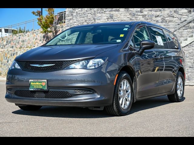 2022 Chrysler Voyager LX