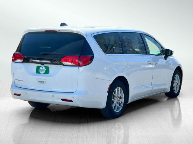 2022 Chrysler Voyager LX