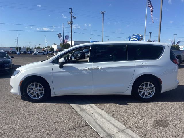 2022 Chrysler Voyager LX