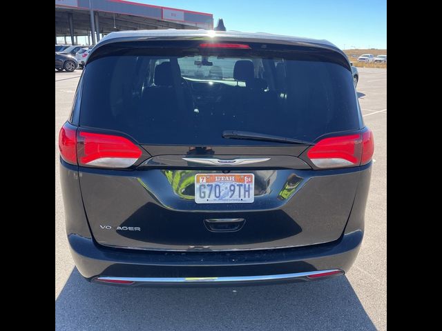 2022 Chrysler Voyager LX