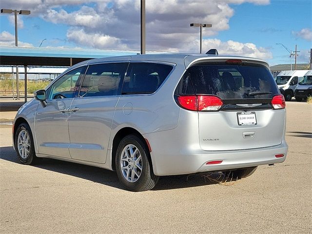 2022 Chrysler Voyager LX