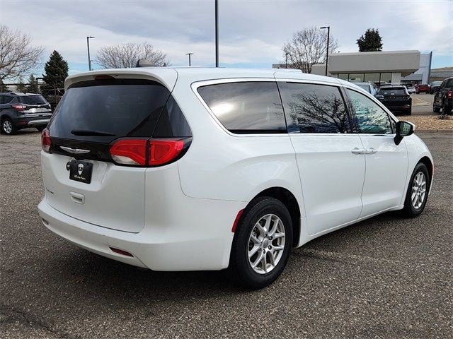 2022 Chrysler Voyager LX