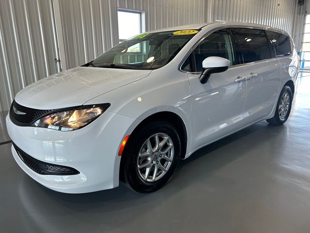 2022 Chrysler Voyager LX