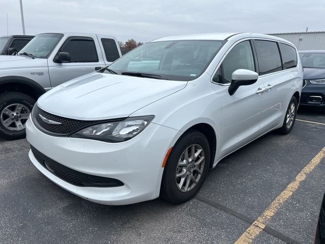 2022 Chrysler Voyager LX